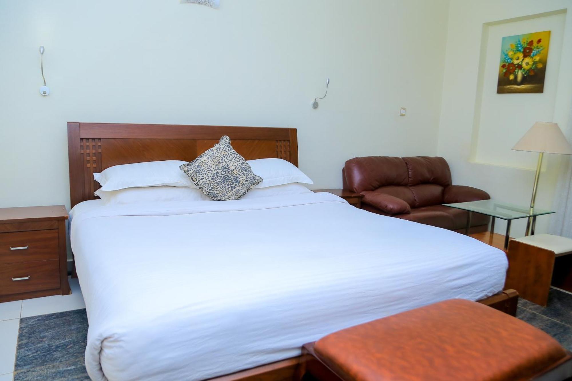 Shangri-la Hotel Muyenga Bugolobi Bagian luar foto