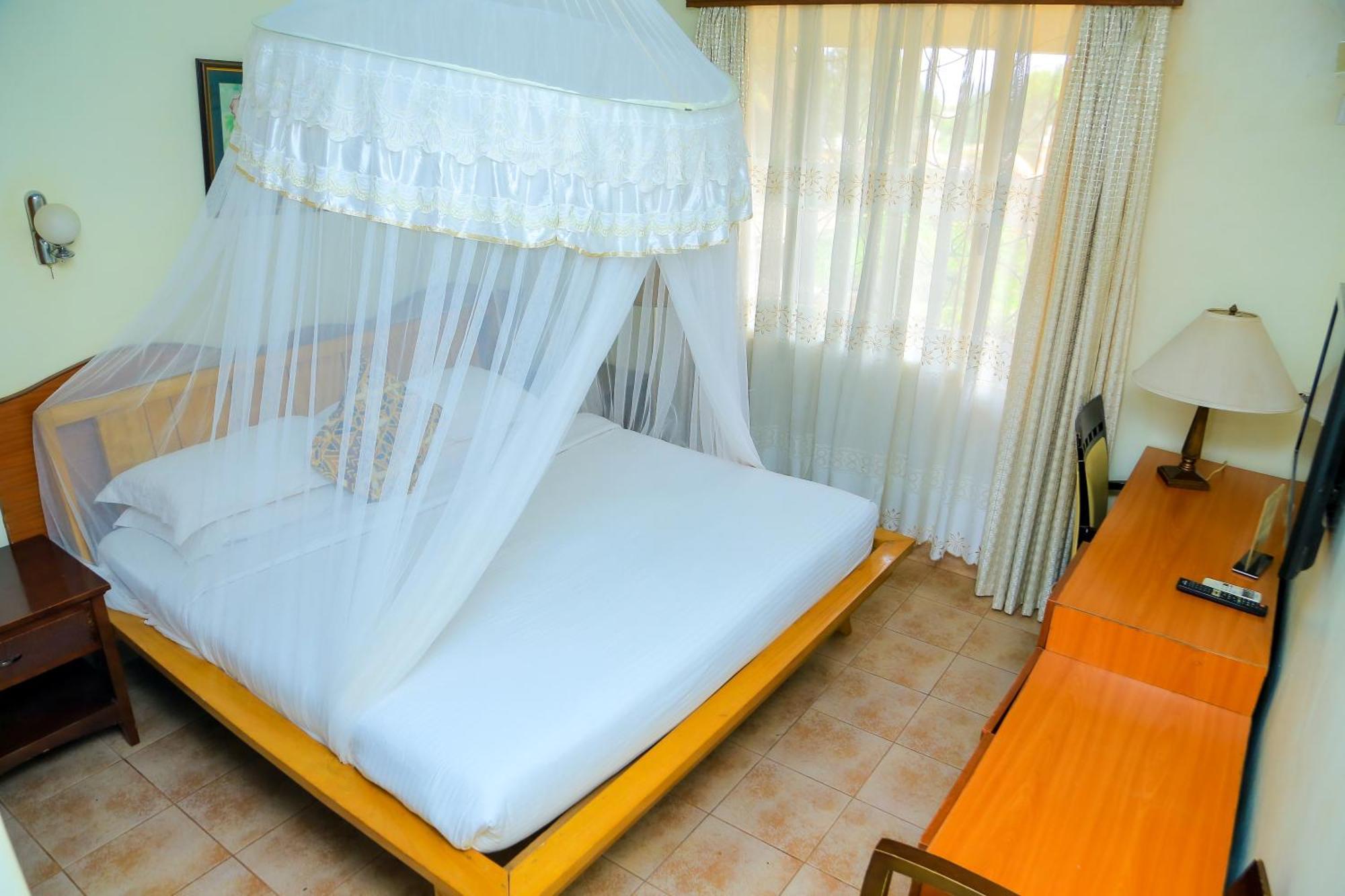 Shangri-la Hotel Muyenga Bugolobi Bagian luar foto