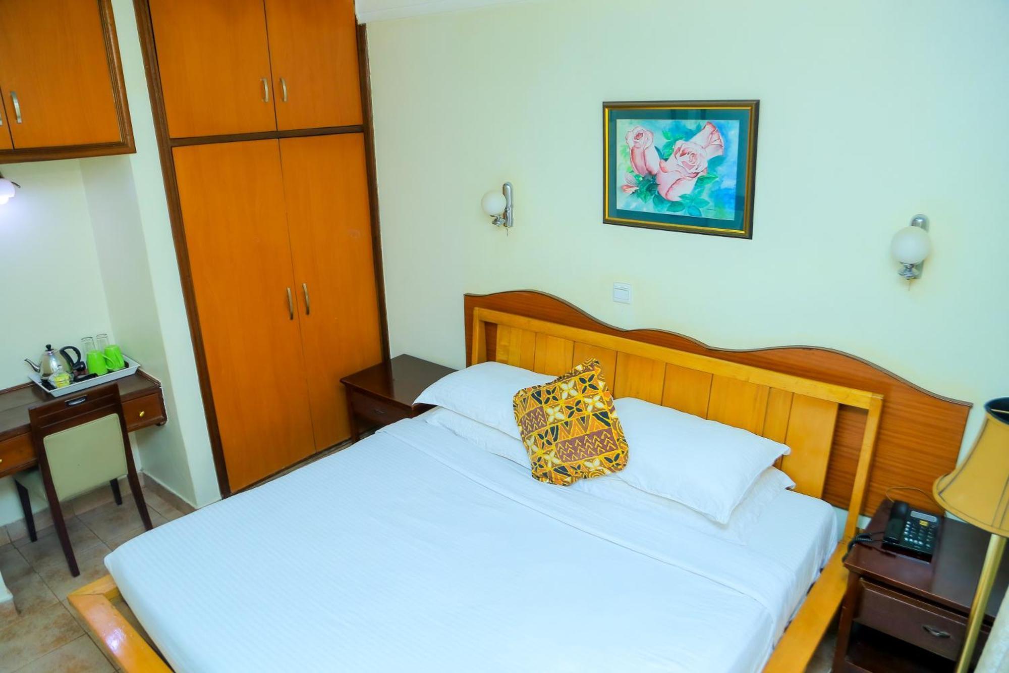 Shangri-la Hotel Muyenga Bugolobi Bagian luar foto