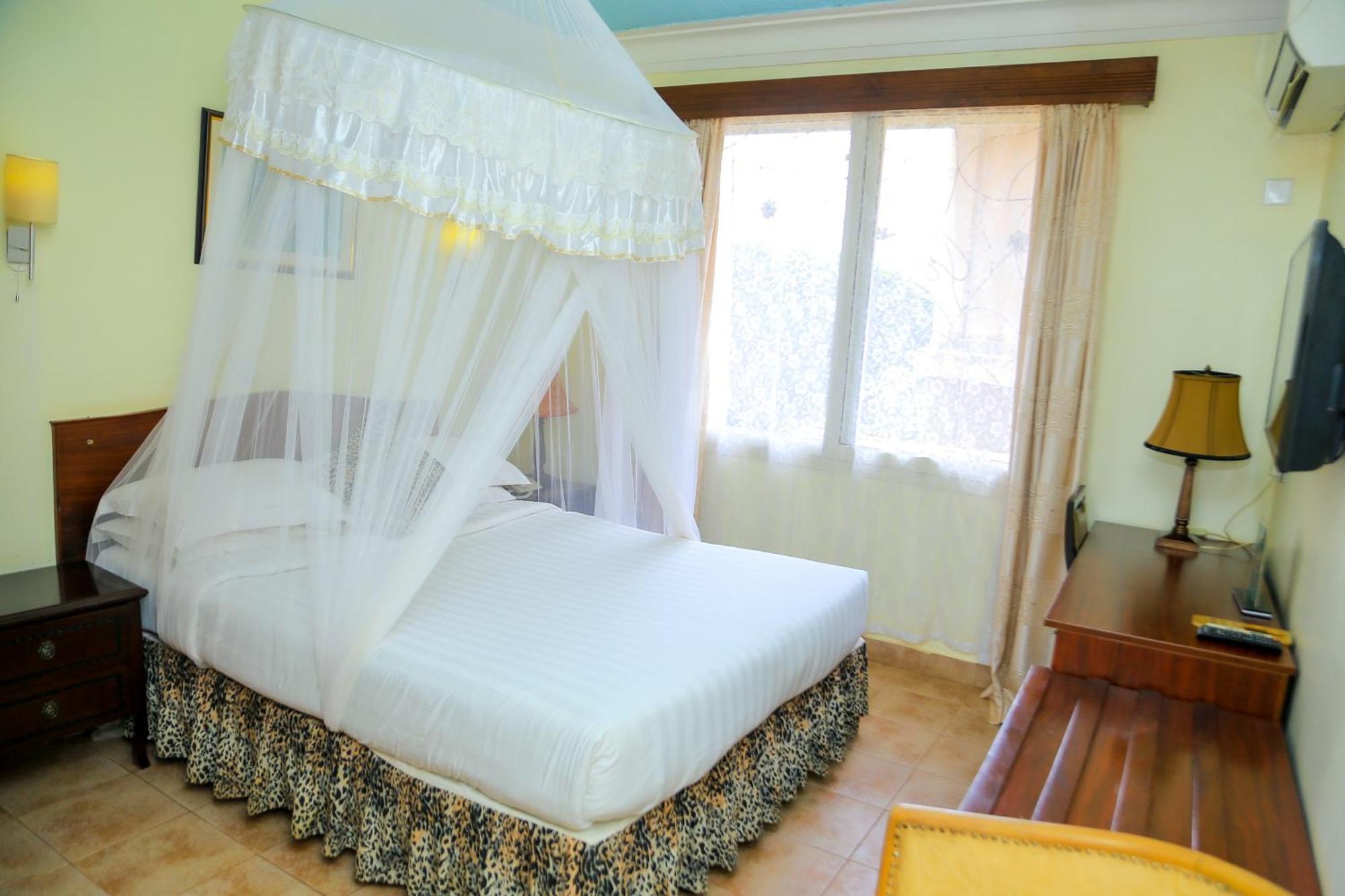 Shangri-la Hotel Muyenga Bugolobi Bagian luar foto