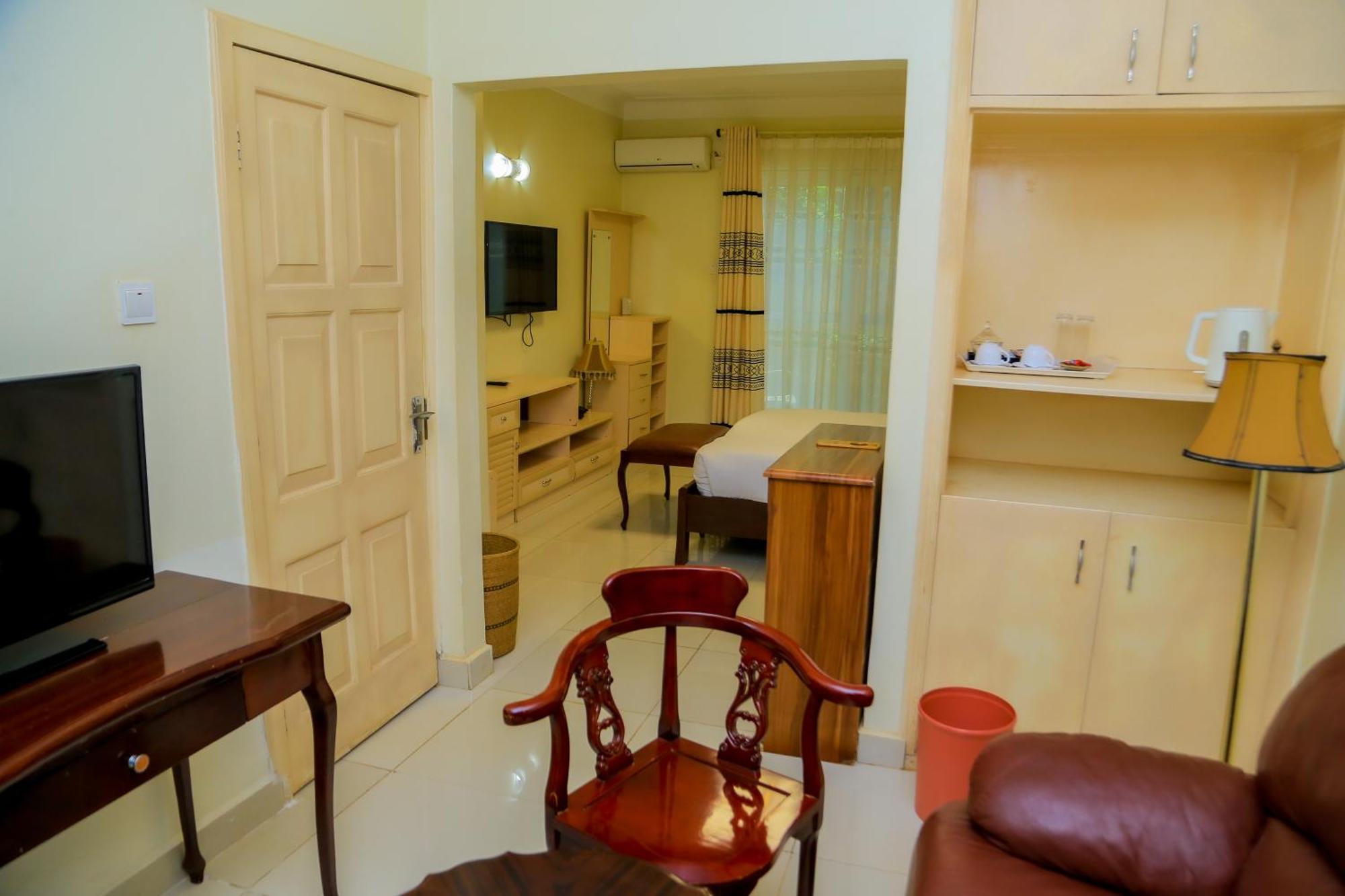 Shangri-la Hotel Muyenga Bugolobi Bagian luar foto