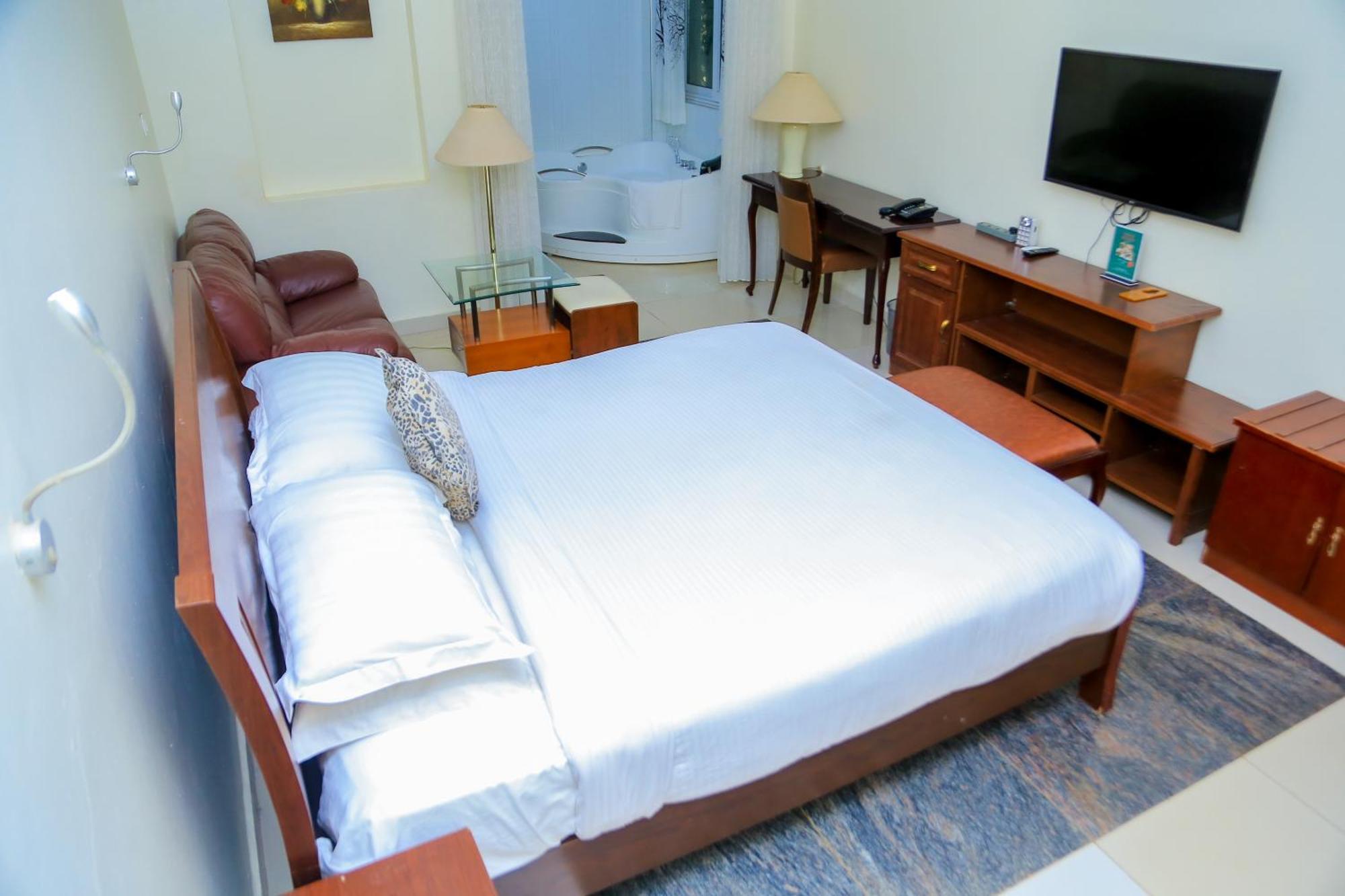 Shangri-la Hotel Muyenga Bugolobi Bagian luar foto