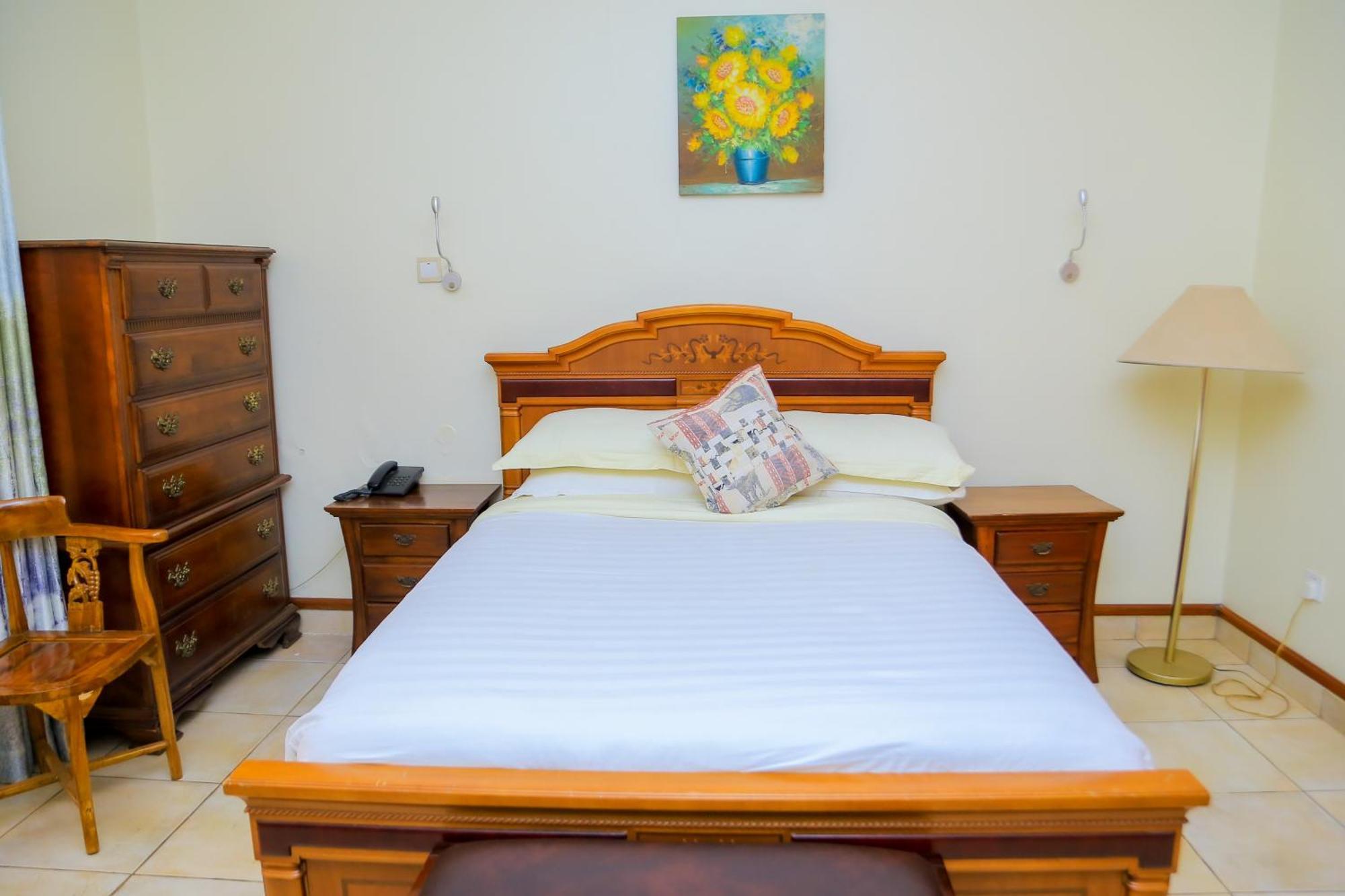 Shangri-la Hotel Muyenga Bugolobi Bagian luar foto