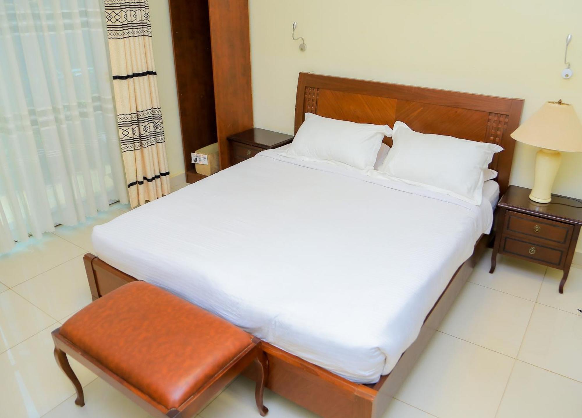Shangri-la Hotel Muyenga Bugolobi Bagian luar foto