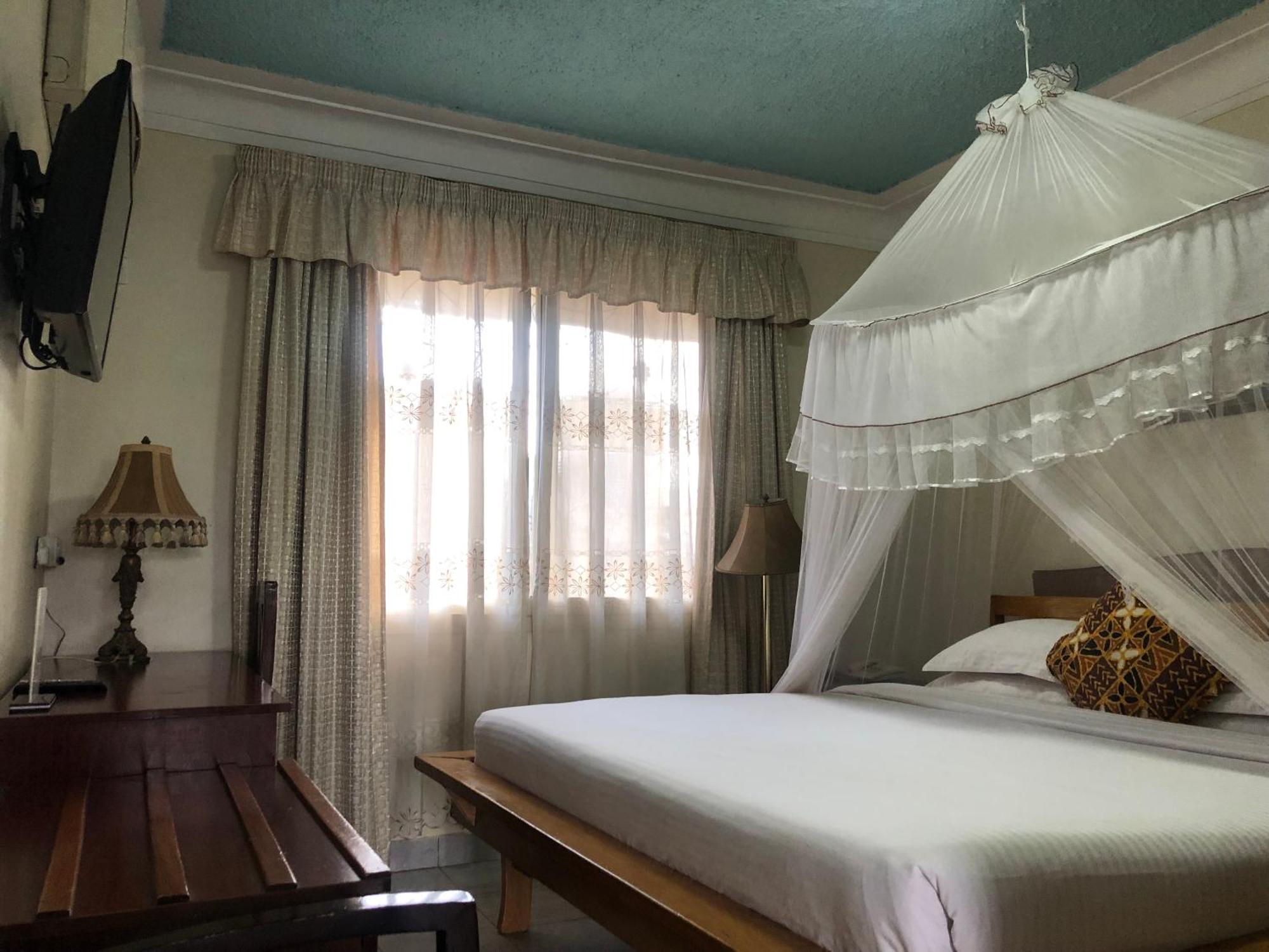 Shangri-la Hotel Muyenga Bugolobi Bagian luar foto