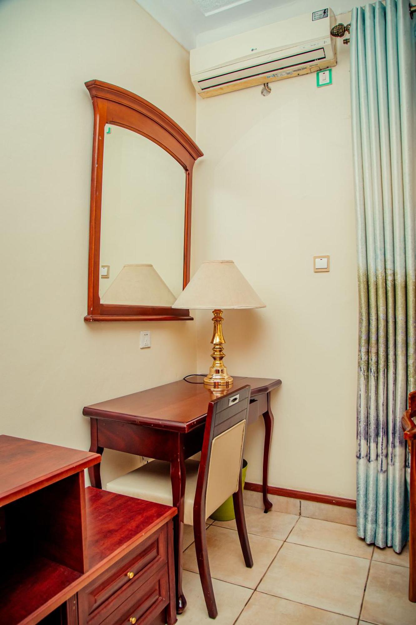 Shangri-la Hotel Muyenga Bugolobi Bagian luar foto