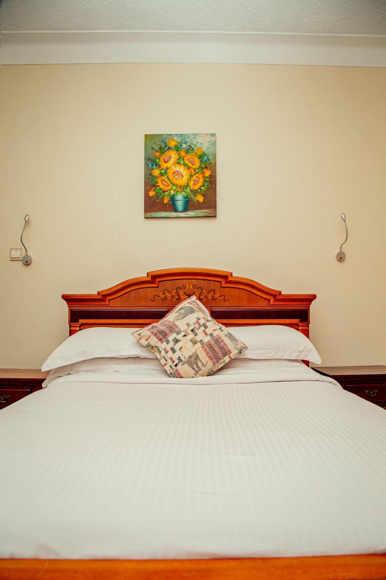 Shangri-la Hotel Muyenga Bugolobi Bagian luar foto