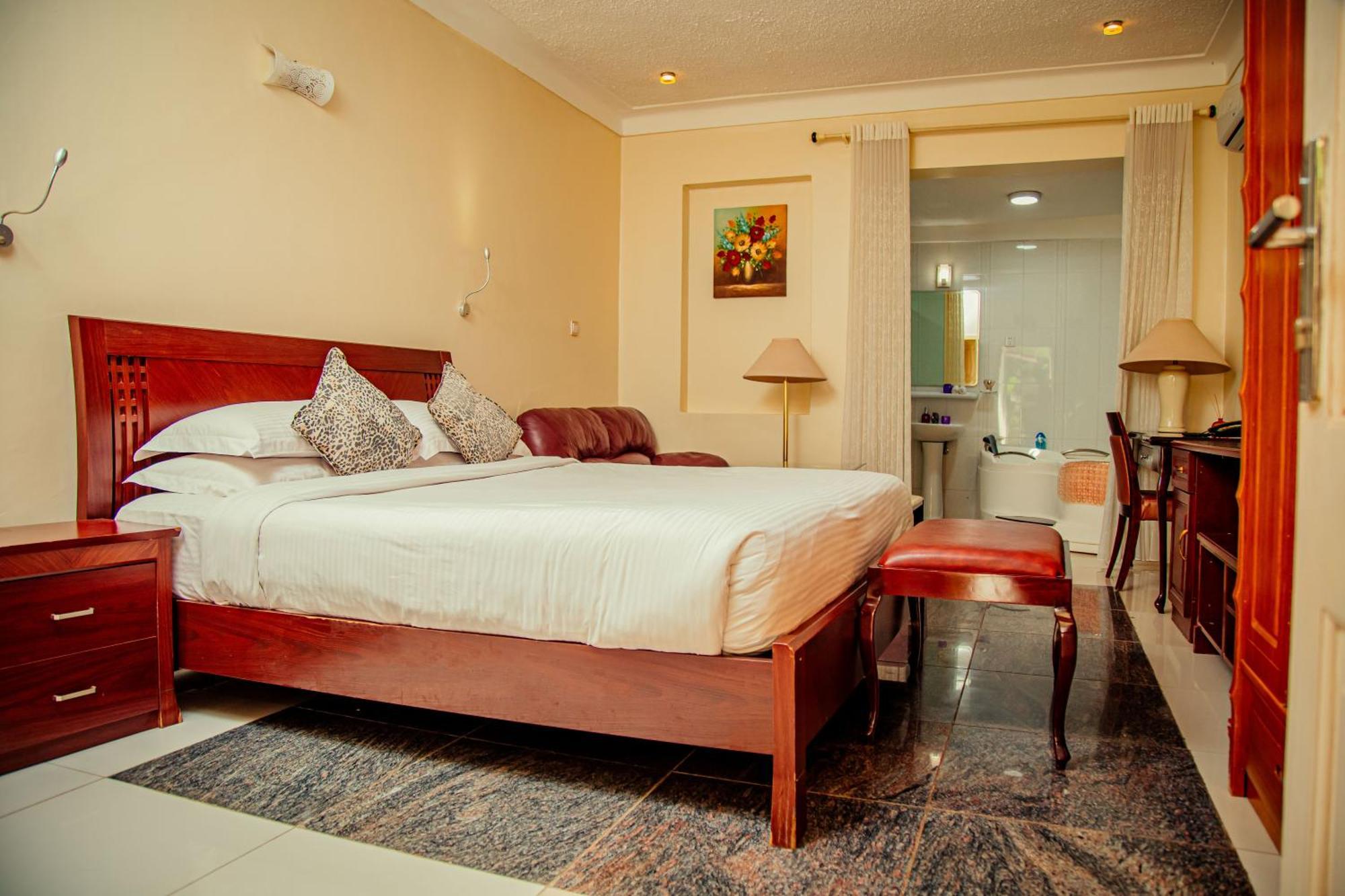 Shangri-la Hotel Muyenga Bugolobi Bagian luar foto