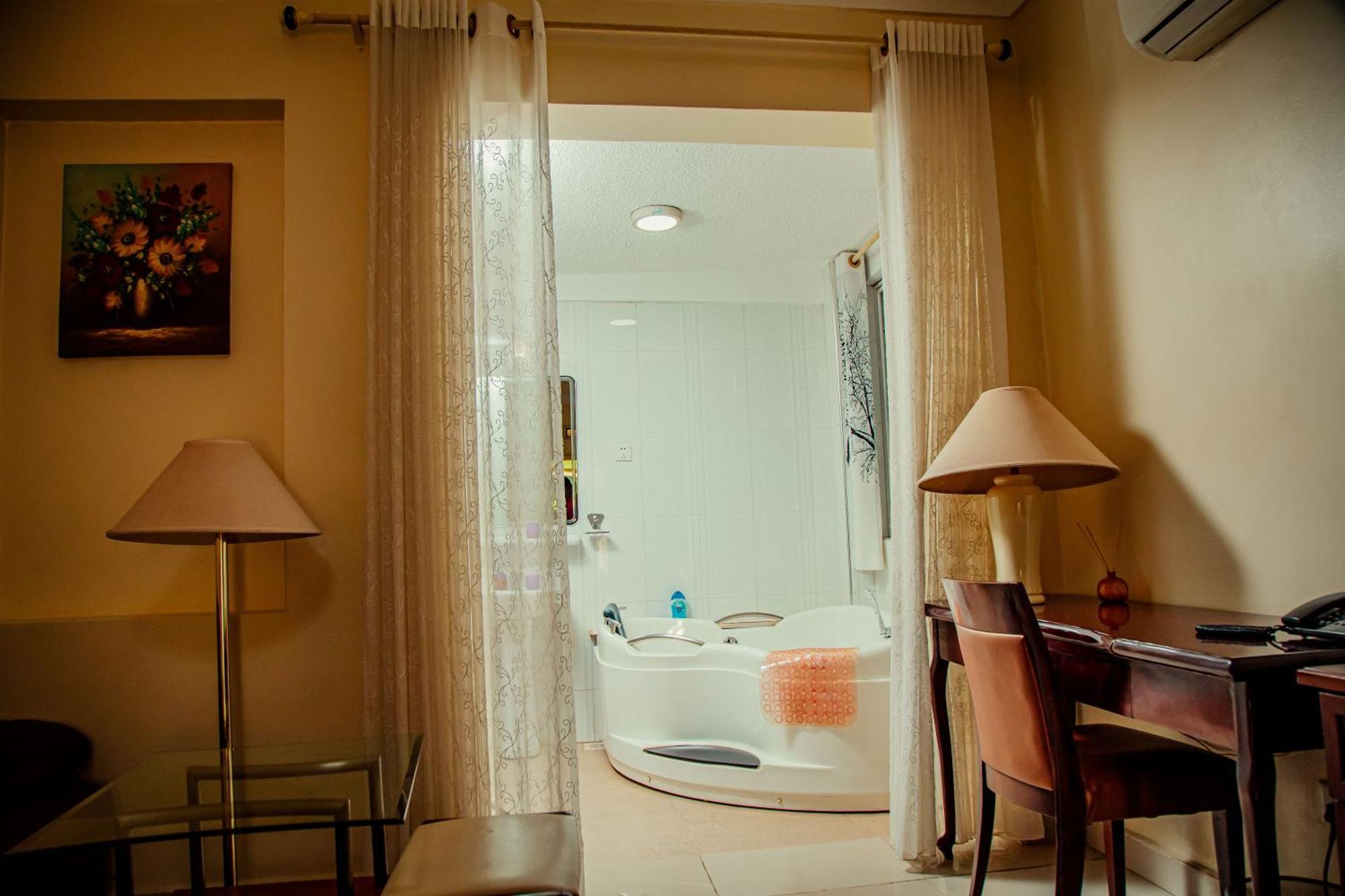 Shangri-la Hotel Muyenga Bugolobi Bagian luar foto